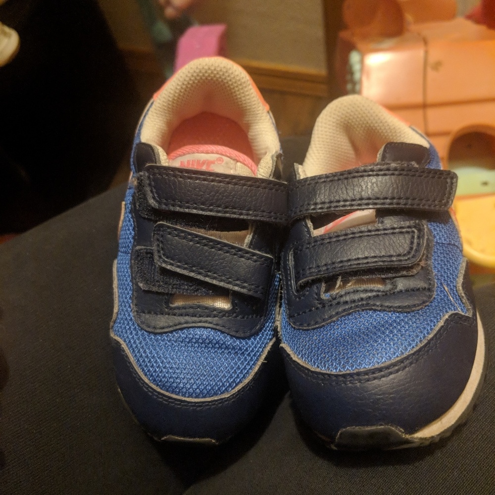 ❤️Adorable Nike shoes❤️ - Picture 4 of 6